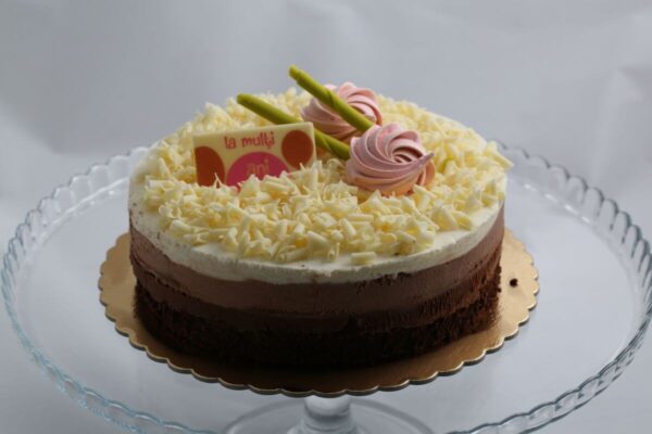 Tort in 3 culori